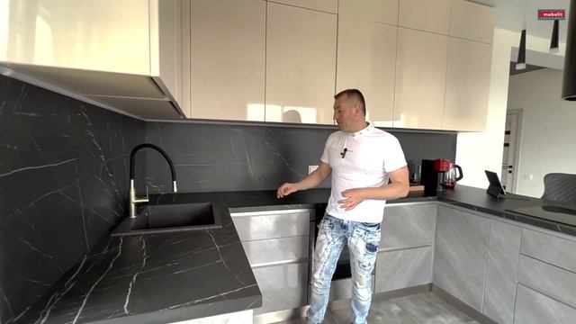 Одноэтажный дом 180 м2. Полный обзор. Установили просторную стильную кухню смотреть онлайн