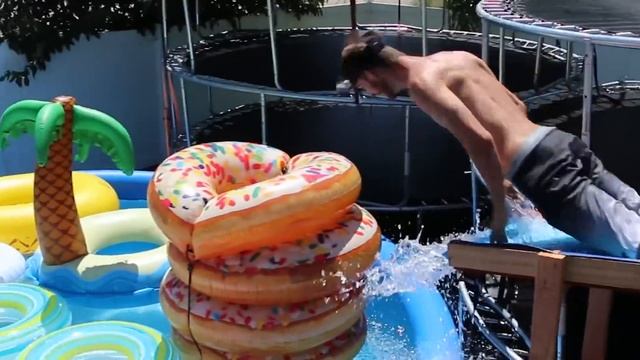 Human Water Slide Skeeball!! (EXTREME CARNIVAL GAME) смотреть онлайн