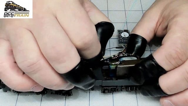 Инсталляция декодера в HO Электровоз Marklin DB111 Part 5 смотреть онлайн