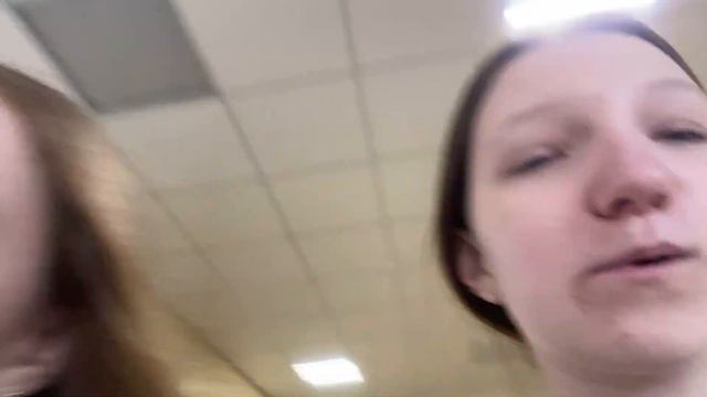 ШКОЛЬНЫЙ ВЛОГ// ПОДВЕРНУЛА НОГУ// смотреть онлайн