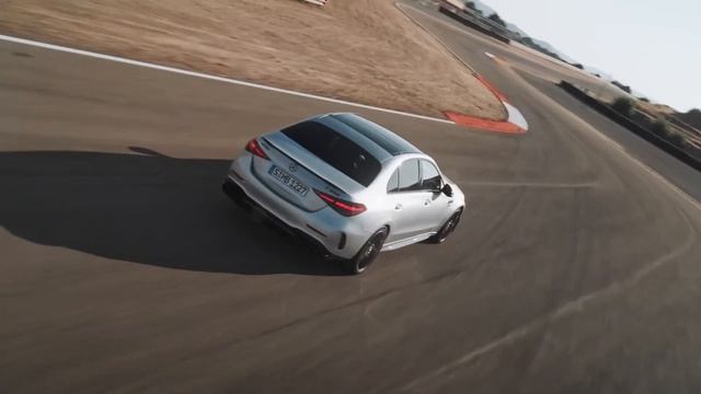 Новый Mercedes-AMG C63 S E-Performance - 680-сильный гибрид AMG с 4-цилиндровым мотором