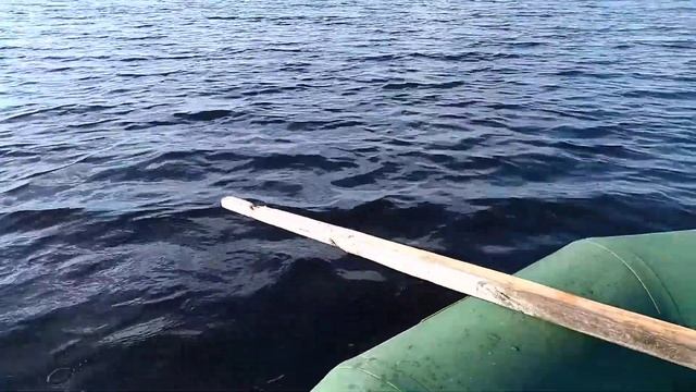 Через озеро на надувной лодке!!! смотреть онлайн