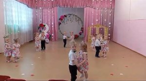 Танец « Мы маленькие крошки «.Утренник 8 Марта во  2 группе  раннего возраста.