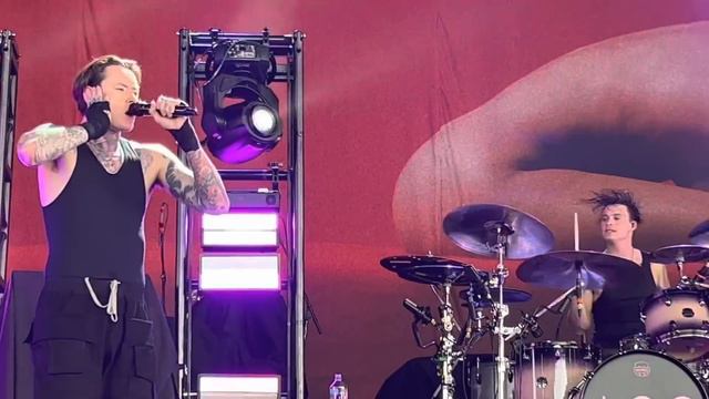 Bad Omens: full set [Live - 1st row] - Pointfest (St. Louis, May 2023) - Noah Sebastian Just Preten смотреть онлайн