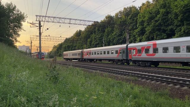Догонялки поездов! ЭП2К-389 с поездом Москва - Волгоград и ЭД4М-0449 сообщением Москва - Домодедово смотреть онлайн