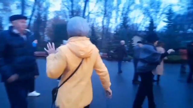 Лачо лачо танцы в парке Горького Харьков 04.11.2023 смотреть онлайн