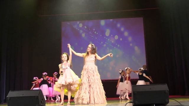 Леора и Софья Буянова(+школа "Балет - Калуга") - Куда уходит детство смотреть онлайн