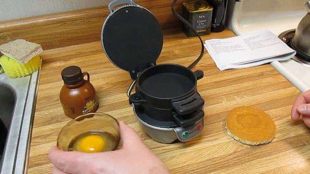 Pancakes and Sausage Sandwich смотреть онлайн