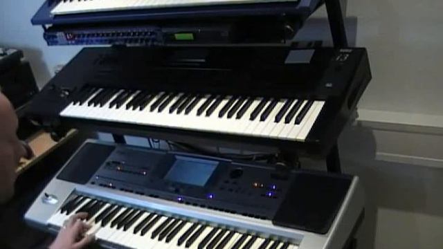 Snikhaas plays Popcorn on korg Pa50 смотреть онлайн