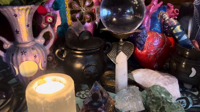 A winter witch’s rambling altar tour смотреть онлайн