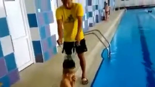 как одеть плавательную шапочку смотреть онлайн