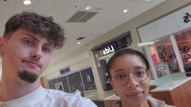 Vlog 1 | A Day at the Mall with Us + Say Yes To What?! смотреть онлайн