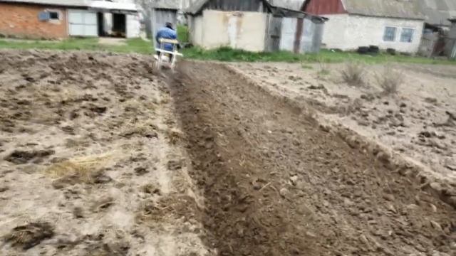 Адаптер с плугом \\ Как пашет \\ Мотоблок смотреть онлайн