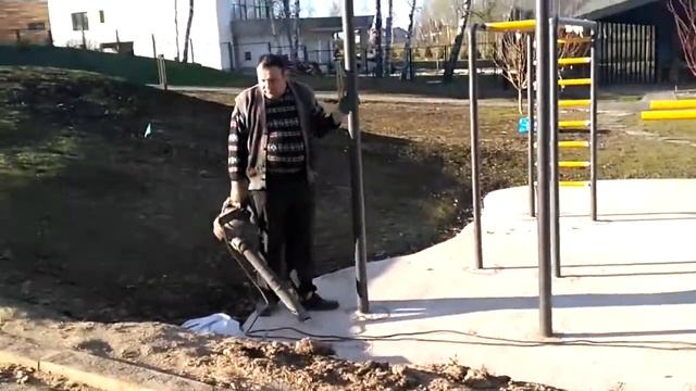 Процесс подготовки участка для укладки покрытия из резиновой крошки от компании RubbyStyle смотреть онлайн