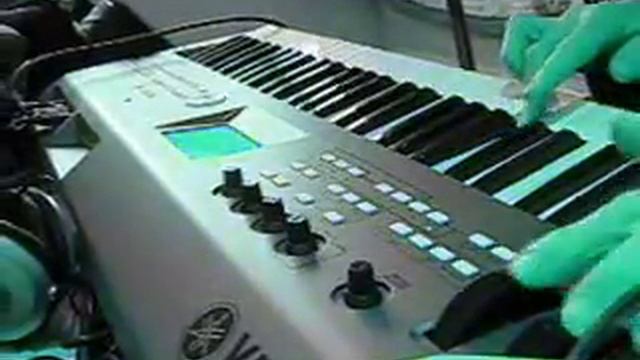 Talkbox with Yamaha MM6 Keyboard - Laying down some multitracks смотреть онлайн