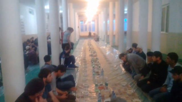 Ждем Азана чтобы отпустить пост