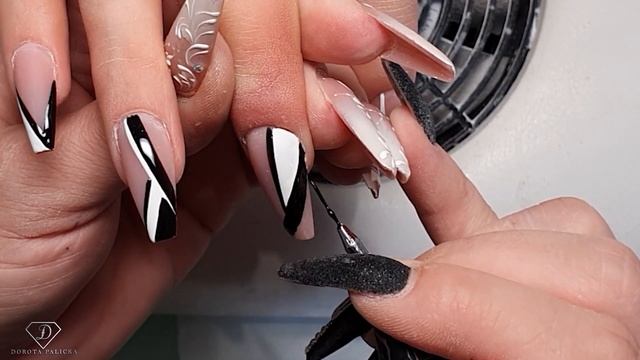 Nails trends 2022. Geometric nail art. Black and white nails. смотреть онлайн