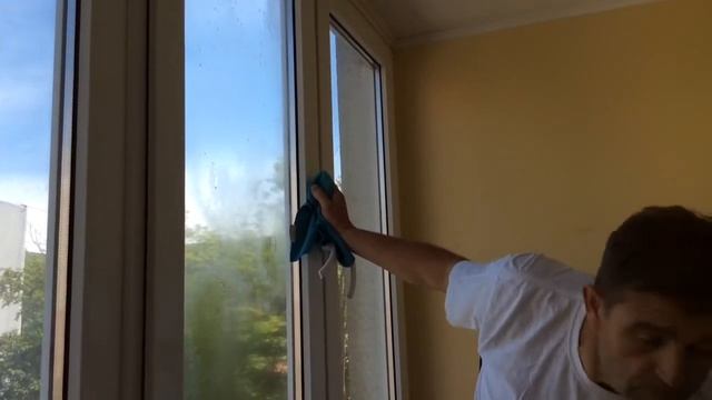 В помощь домохозяйке. Как быстро помыть окна без разводов смотреть онлайн