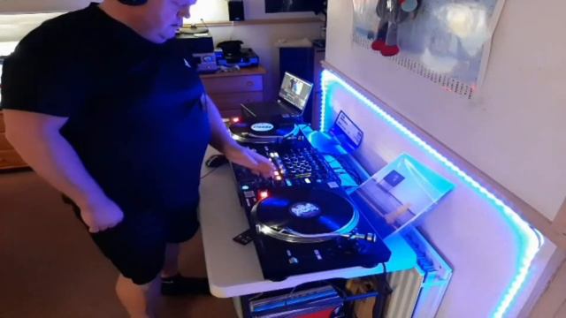 Vinyl Kingdom by CROSSBEAT 20 02 2022 смотреть онлайн