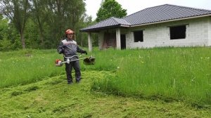 Кошу сильно заросший участок бензокосой Stihl FS 350 при помощи лески и трёхлопостного ножа.