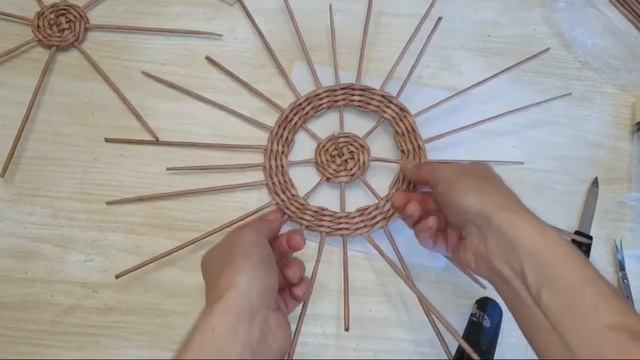 Плетем Велосипед-кашпо из газетных трубочек 1! Запись трансляции! смотреть онлайн