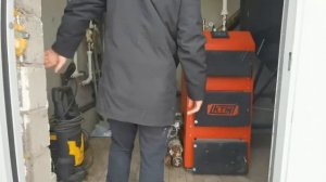 Автоматическая котельная с котлом КТМ 25 ,большим бункером 4м.куб, тельфером и трехходовым клапаном