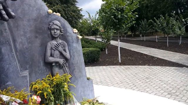 Памятник Миротворцам в Бендерах возле ДК Ткаченко 28 Июля 2017 год смотреть онлайн