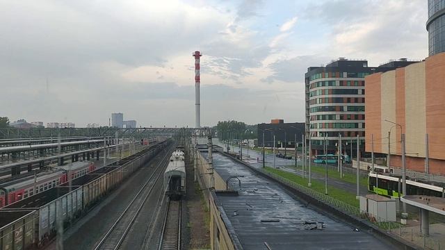 ВЛ10-1861, с грузовым составом, проходит станцию Дача Долгорукого (Ладожский вокзал),25.08.2022г. смотреть онлайн