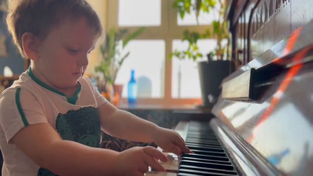 Gavrril Is Commenting His Playing - Гаврилушка комментирует свою игру