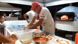 Как готовят итальянскую пиццу в Италии Пицца Маргарита Отдых и жизнь в Италии