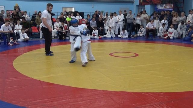 Бахтияров Костя в красном 2 бой смотреть онлайн