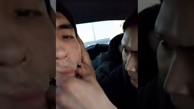 выдавливание бошьшой черной точки смотреть онлайн
