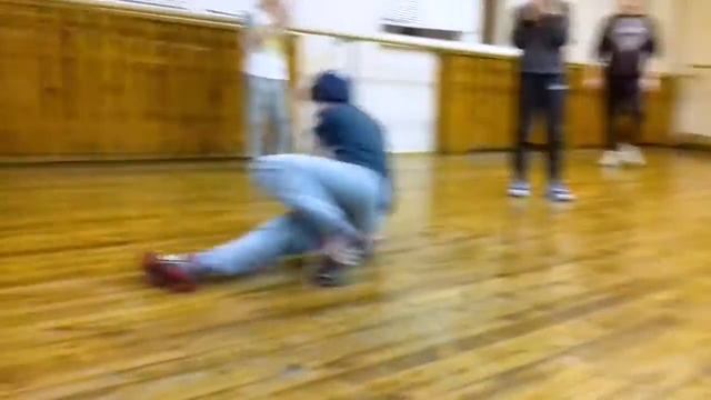 bboy Макс. 8 лет. (Школа №141). Студия брейк-данса Sense of life смотреть онлайн