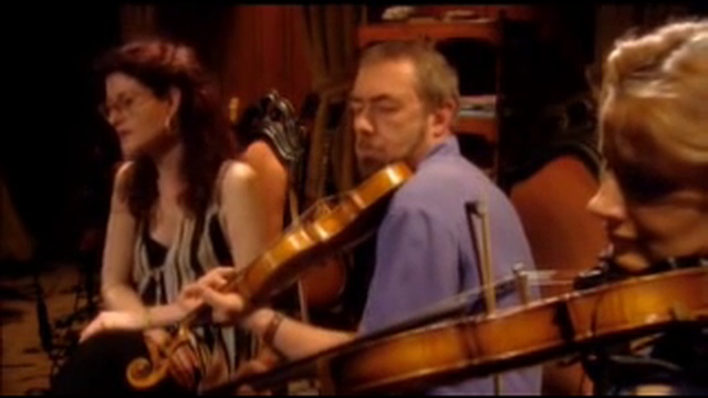 Eddi Reader with Boo Hewerdine - Footsteps Fall смотреть онлайн