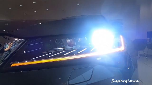 2021 SKODA Superb Combi vs VW Arteon Shooting Break 2021 - Headlights & Trunk comparison смотреть онлайн
