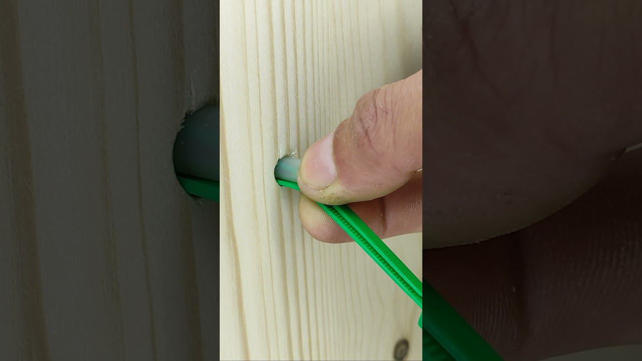 Обязательно запомни эту хитрость! Как можно легко закрепить трубу без специального крепежа? #shorts смотреть онлайн