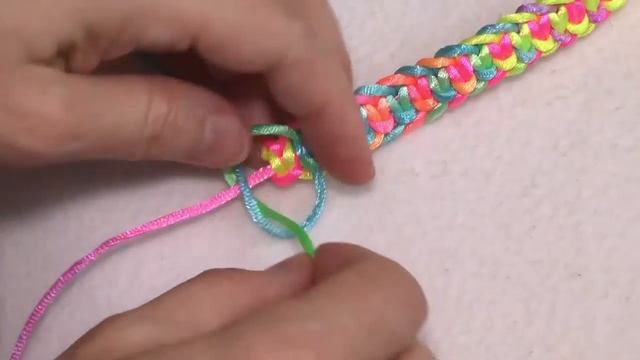 Браслет своими руками. Как сплести браслет ШАМБАЛА . смотреть онлайн