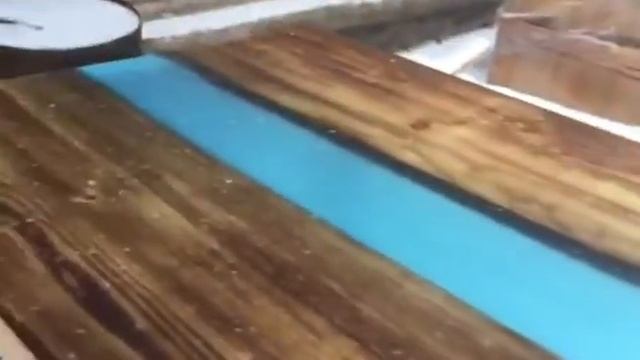 Стол из массива кедра с рекой. http://ekedr.ru/ смотреть онлайн