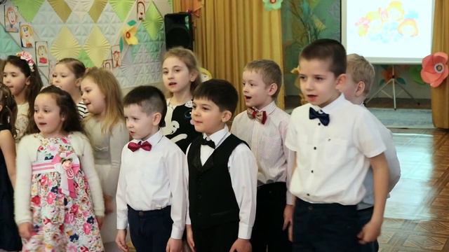 Утренник 8 Марта в детском саду | Песенка для любимых мам [Студия Отражение - VideoReflex] смотреть онлайн