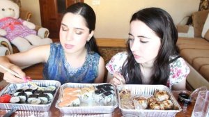 СУШИ-РОЛЛЫ! 60 ШТУК ЗА РАЗ! СМОЖЕМ ЛИ? MUKBANG С AYKA EMILLY #ASK FATIMA #SUSHI