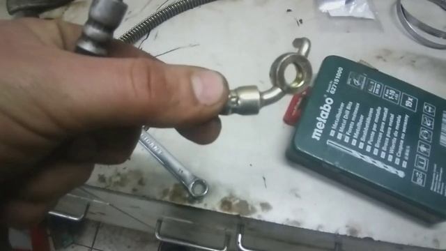 Nissan cube или холодильник на колёсах. небольшой ремонт .замена тормозного шланга.и немного Yamaha смотреть онлайн