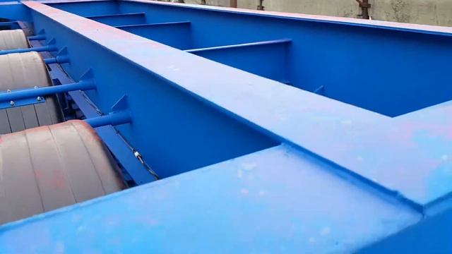 Полуприцеп для перевозки нефтяного оборудования с контейнерными замками смотреть онлайн