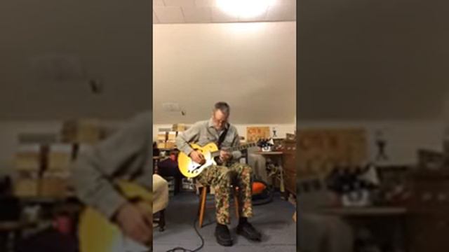 While Clapton and Harrison Gently Weep смотреть онлайн