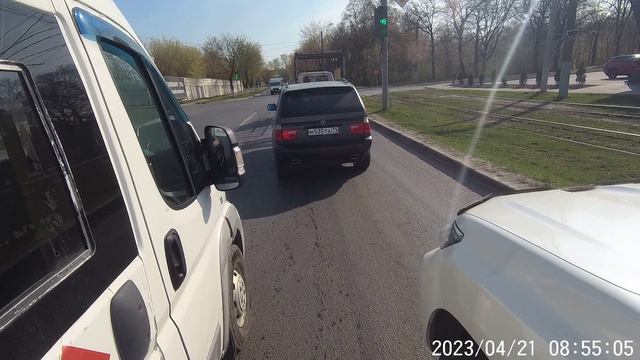 Когда спрашивают, зачем такой руль узкий