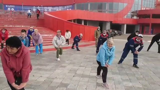 А как начинается ваш день? Зарядка в Улан-Удэ возле ФСК смотреть онлайн