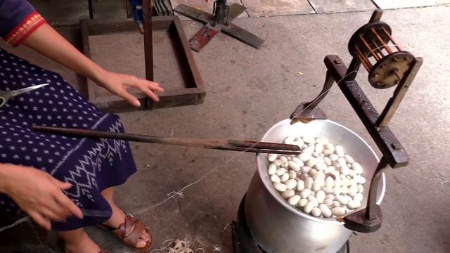 Прядение шёлка. Разматывание коконов. смотреть онлайн