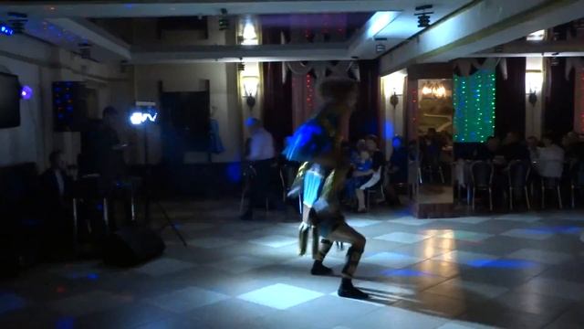 Танец от акробатического шоу-дуэта "Арбат" в кафе "Старый замок" смотреть онлайн