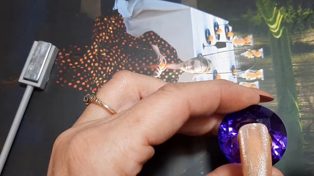 Кошачий глаз круглый блик смотреть онлайн