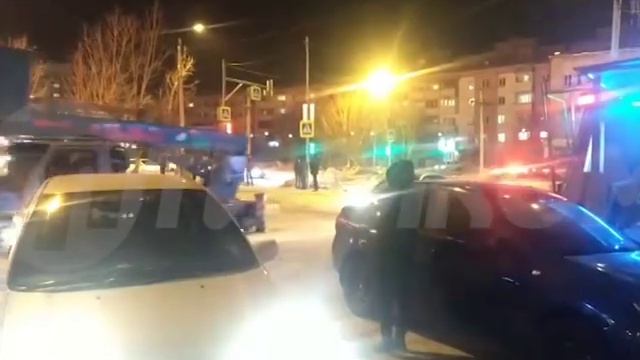 Горит крыша Сбербанка и магазин цифровой техники смотреть онлайн