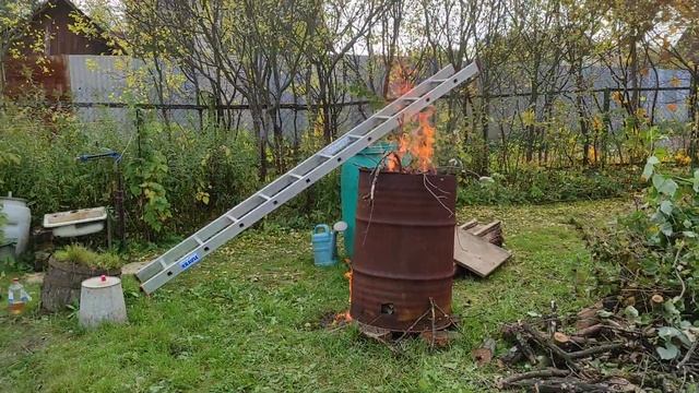 Что будет если поджечь бочку с бензином и ветками!!! Шок!!! ( Выстрел из Танка) смотреть онлайн